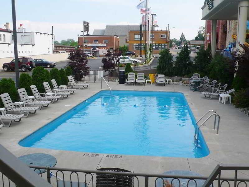 Niagara Plaza Hotel By Fairbridge Exterior photo