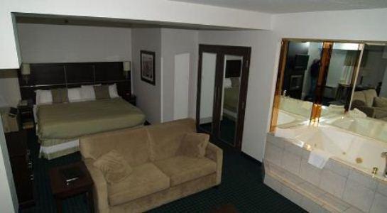 Niagara Plaza Hotel By Fairbridge Exterior photo